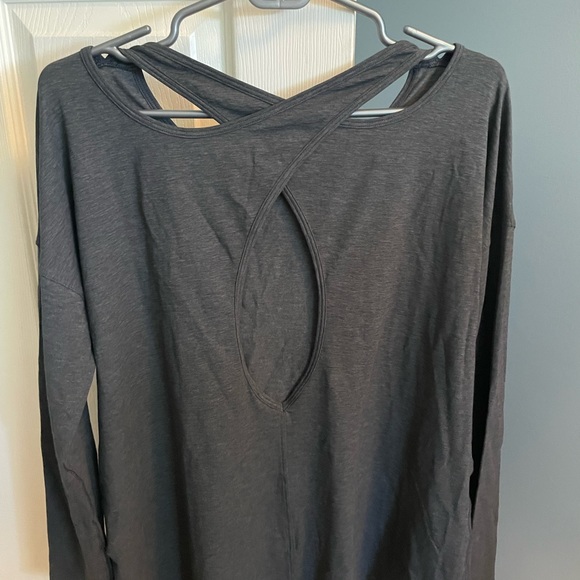 Lululemon Back Into It Long Sleeve tee in heathered black. Size 8. NWOT. - Picture 7 of 7